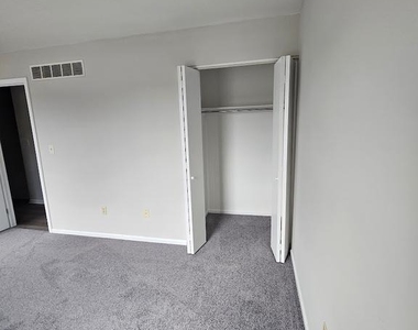 33 Fieldstone Court - Photo Thumbnail 27