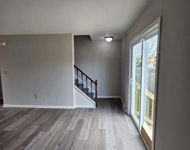 33 Fieldstone Court - Photo Thumbnail 12