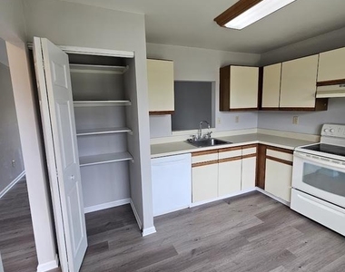 33 Fieldstone Court - Photo Thumbnail 4