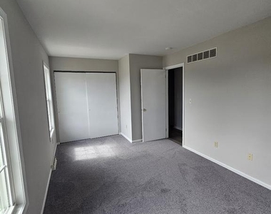 33 Fieldstone Court - Photo Thumbnail 24