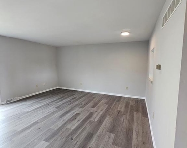 33 Fieldstone Court - Photo Thumbnail 9