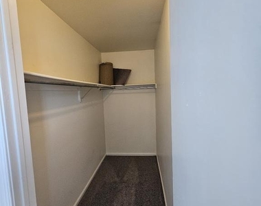 33 Fieldstone Court - Photo Thumbnail 18