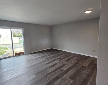 33 Fieldstone Court - Photo Thumbnail 8