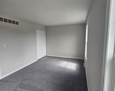 33 Fieldstone Court - Photo Thumbnail 25