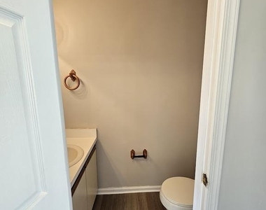 33 Fieldstone Court - Photo Thumbnail 7