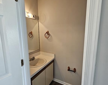 33 Fieldstone Court - Photo Thumbnail 6