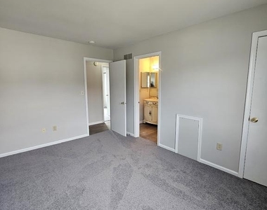 33 Fieldstone Court - Photo Thumbnail 19