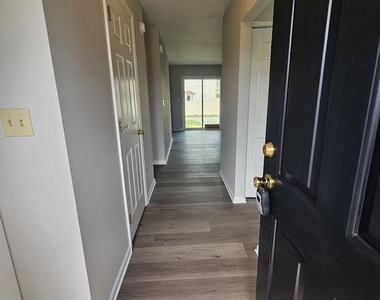 33 Fieldstone Court - Photo Thumbnail 1