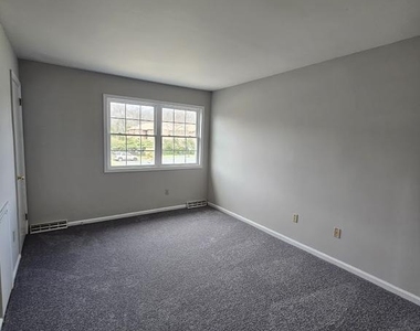 33 Fieldstone Court - Photo Thumbnail 17