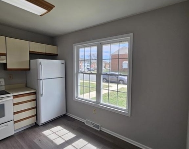 33 Fieldstone Court - Photo Thumbnail 5