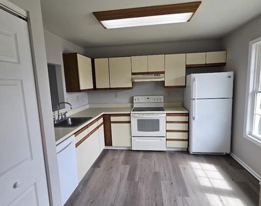 33 Fieldstone Court - Photo Thumbnail 2