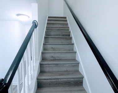 1005 Shades Place - Photo Thumbnail 10
