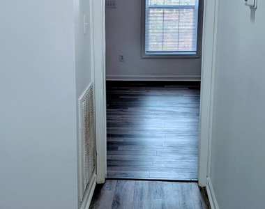 1005 Shades Place - Photo Thumbnail 2
