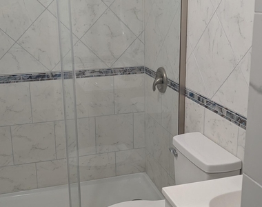 1005 Shades Place - Photo Thumbnail 15