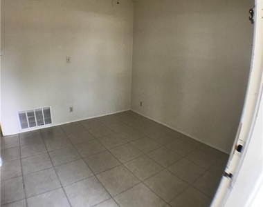 619 W 37th St - Photo Thumbnail 13