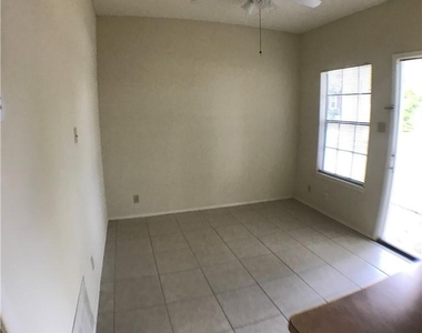 619 W 37th St - Photo Thumbnail 4