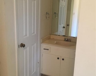 619 W 37th St - Photo Thumbnail 12