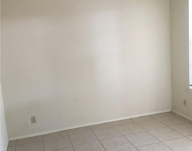 619 W 37th St - Photo Thumbnail 6