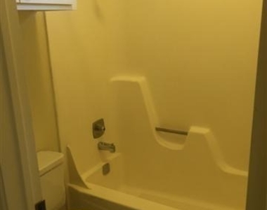 619 W 37th St - Photo Thumbnail 11