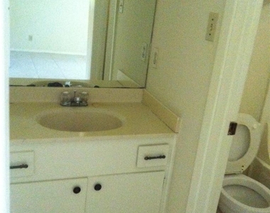 619 W 37th St - Photo Thumbnail 5