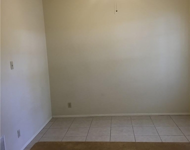619 W 37th St - Photo Thumbnail 7
