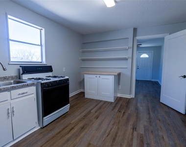 2304 Thrasher Ln - Photo Thumbnail 9