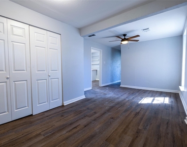 2304 Thrasher Ln - Photo Thumbnail 4