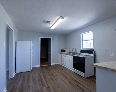 2304 Thrasher Ln - Photo Thumbnail 8