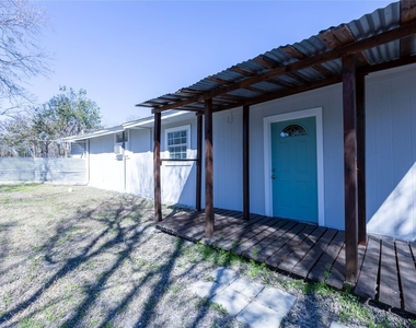 2304 Thrasher Ln - Photo Thumbnail 3
