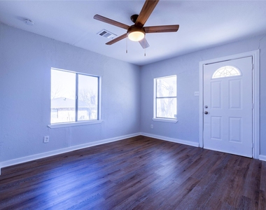 2304 Thrasher Ln - Photo Thumbnail 6