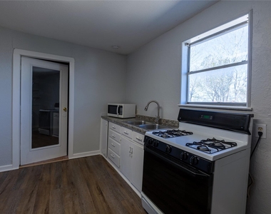 2304 Thrasher Ln - Photo Thumbnail 11