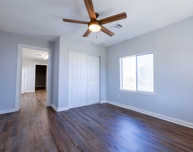2304 Thrasher Ln - Photo Thumbnail 7