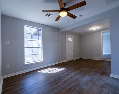 2304 Thrasher Ln - Photo Thumbnail 5