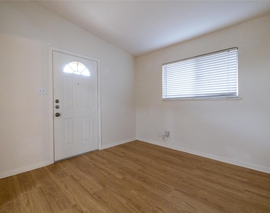 4304 Scottsdale Rd - Photo Thumbnail 2