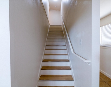 4304 Scottsdale Rd - Photo Thumbnail 11
