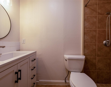 4304 Scottsdale Rd - Photo Thumbnail 8