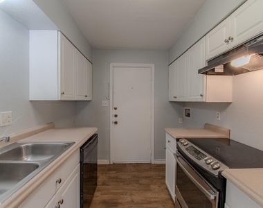 100 Uhland Rd - Photo Thumbnail 6