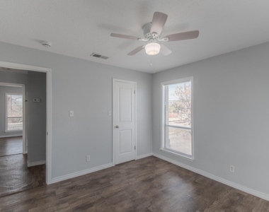 100 Uhland Rd - Photo Thumbnail 14