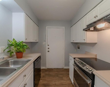 100 Uhland Rd - Photo Thumbnail 8