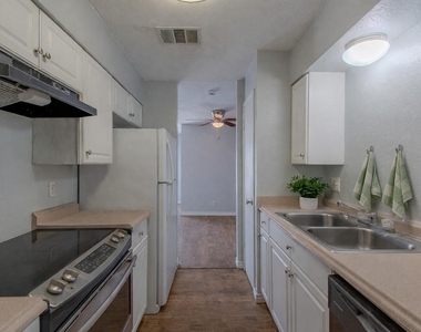 100 Uhland Rd - Photo Thumbnail 7