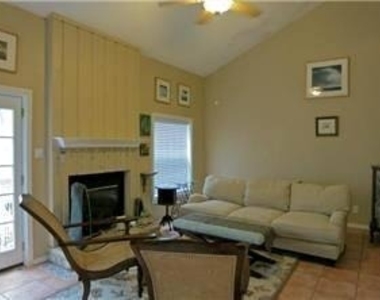 19 Marina Cir - Photo Thumbnail 1