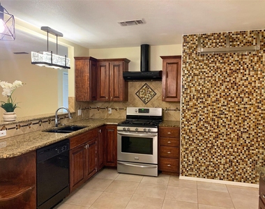4905 Richmond Ave - Photo Thumbnail 4