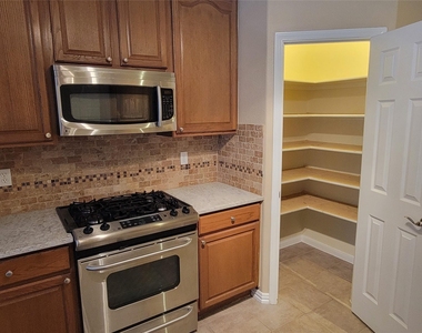 2100 Pipers Field Dr - Photo Thumbnail 8