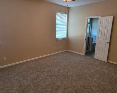 2100 Pipers Field Dr - Photo Thumbnail 10