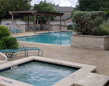 2100 Pipers Field Dr - Photo Thumbnail 19