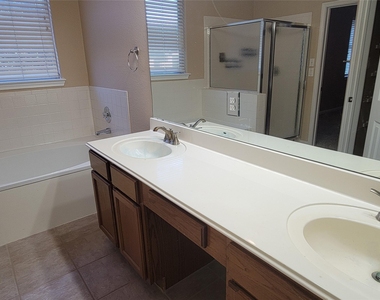 2100 Pipers Field Dr - Photo Thumbnail 13