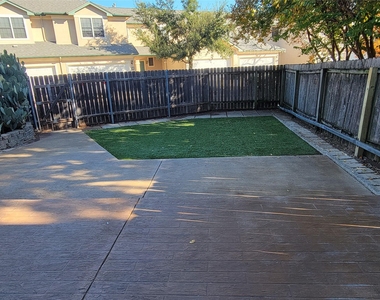 2100 Pipers Field Dr - Photo Thumbnail 18
