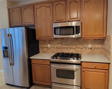 2100 Pipers Field Dr - Photo Thumbnail 7