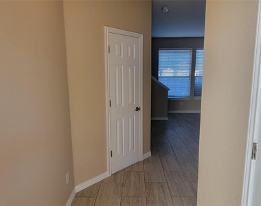 2100 Pipers Field Dr - Photo Thumbnail 2