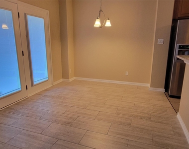 2100 Pipers Field Dr - Photo Thumbnail 4